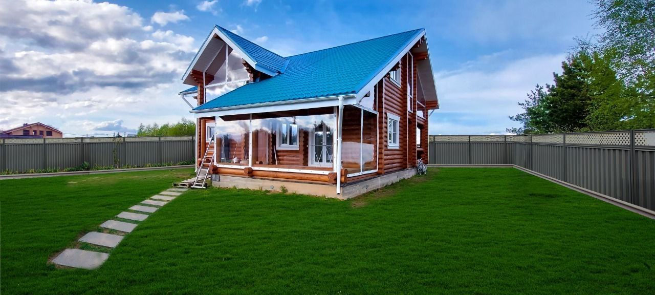 Мягкие окна на веранде загородного дома в городе Кольчугино